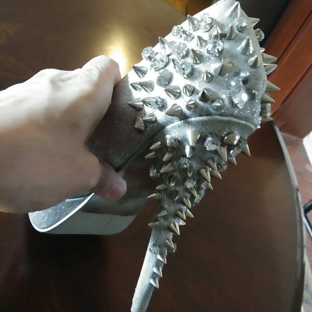 Silver Heels - image 4